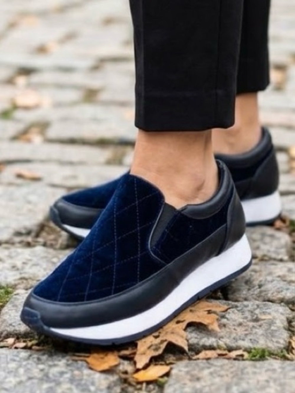 DONALD J. Pliner Ronie Navy Velvet Diamond Quilt Slip-On Sneakers Size 5.5